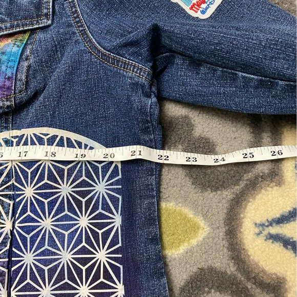 Hand-painted Disney Jean Jacket with castle patch and heat-set for durability - Picture 5 of 5